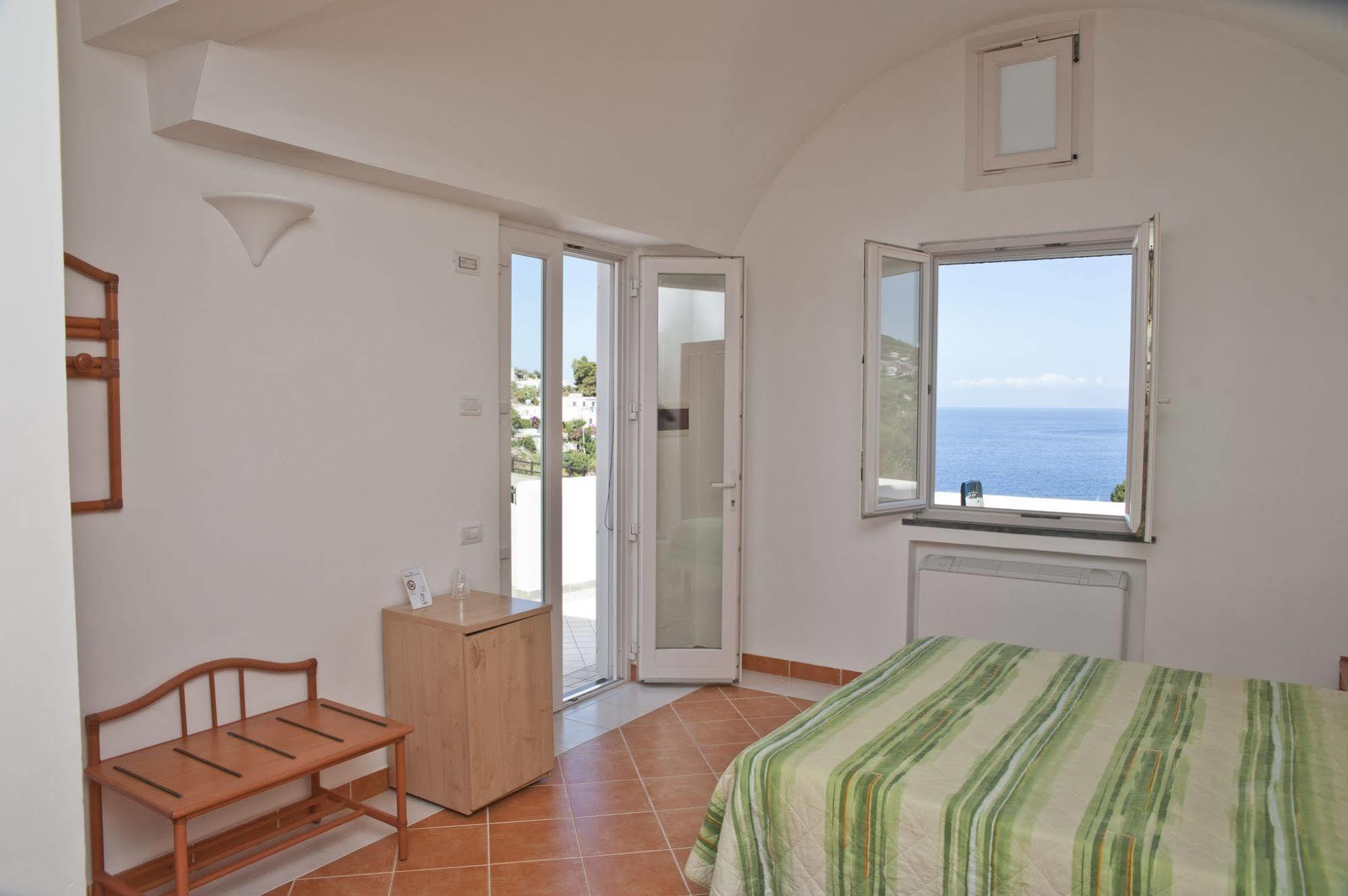 Hotel Villaggio Dei Pescatori Ponza Ngoại thất bức ảnh